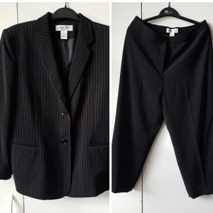 12P JUDITH HART Suit